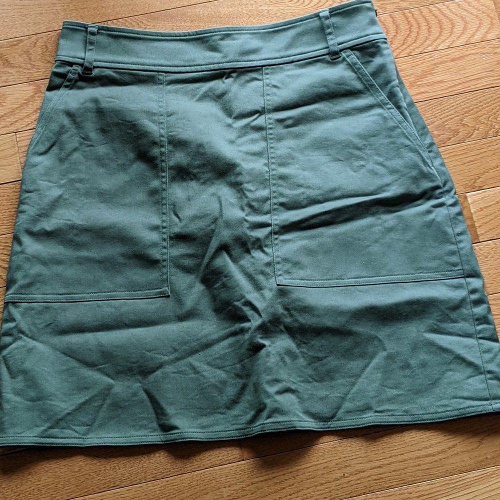 Banana Republic Women's Size 4 High Waisted Green Cargo Skirt